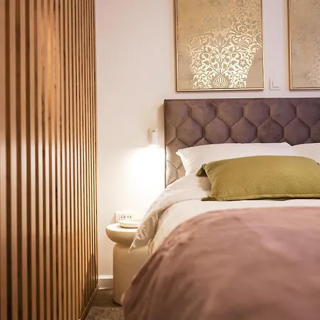 Charming In Center * زادار