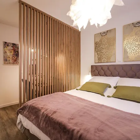 Charming In Center Apartman Zadar