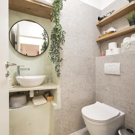 Charming In Center * زادار