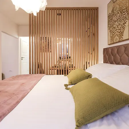 Charming In Center *